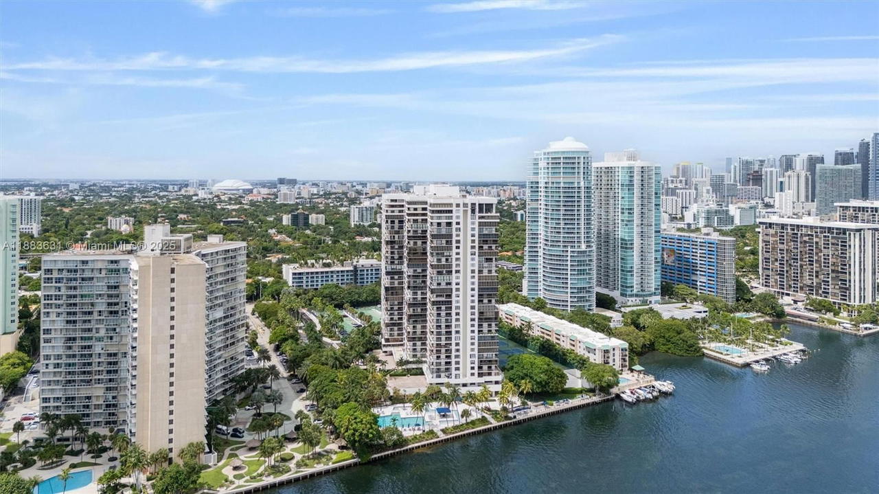 Real estate property located at 2333 Brickell Ave #1207, Miami-dade, Brickell Bay Club Condo, Miami, FL