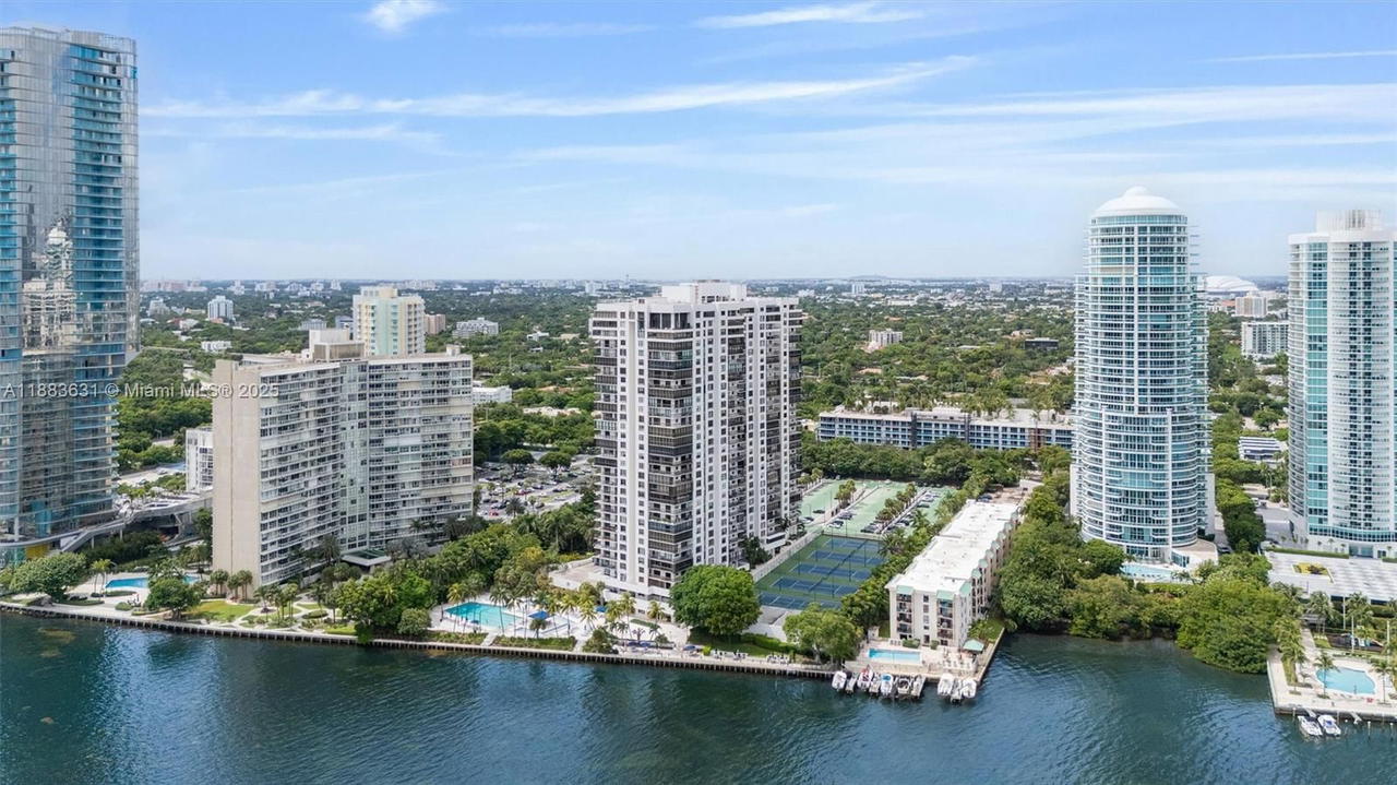 Real estate property located at 2333 Brickell Ave #1207, Miami-dade, Brickell Bay Club Condo, Miami, FL