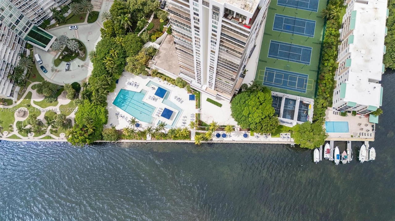 Real estate property located at 2333 Brickell Ave #1207, Miami-dade, Brickell Bay Club Condo, Miami, FL