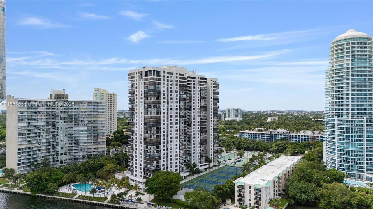 Real estate property located at 2333 Brickell Ave #1207, Miami-dade, Brickell Bay Club Condo, Miami, FL