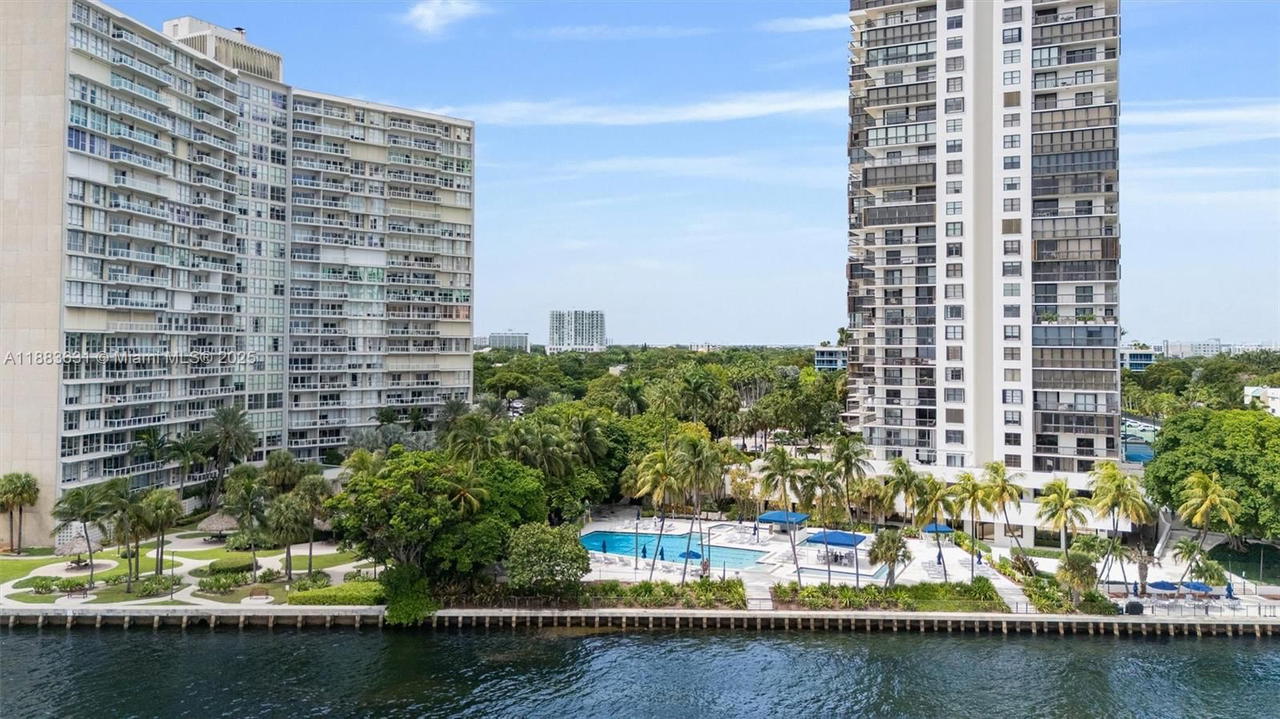 Real estate property located at 2333 Brickell Ave #1207, Miami-dade, Brickell Bay Club Condo, Miami, FL