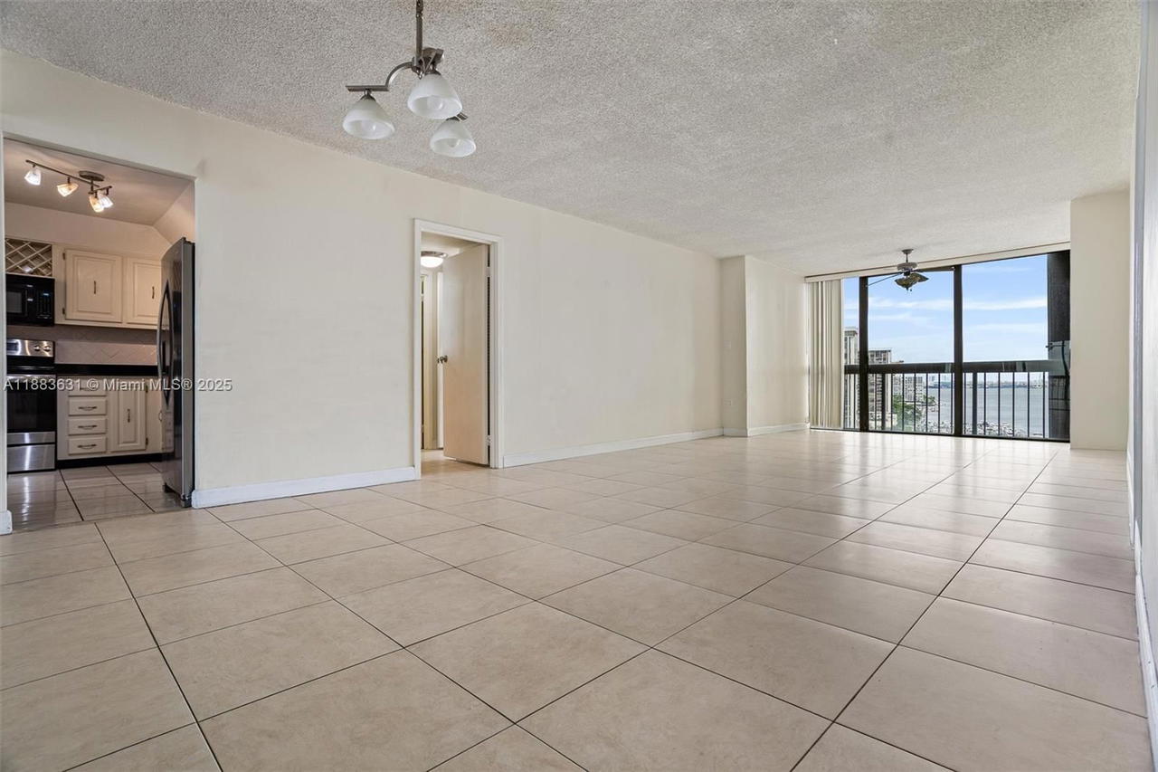 Real estate property located at 2333 Brickell Ave #1207, Miami-dade, Brickell Bay Club Condo, Miami, FL
