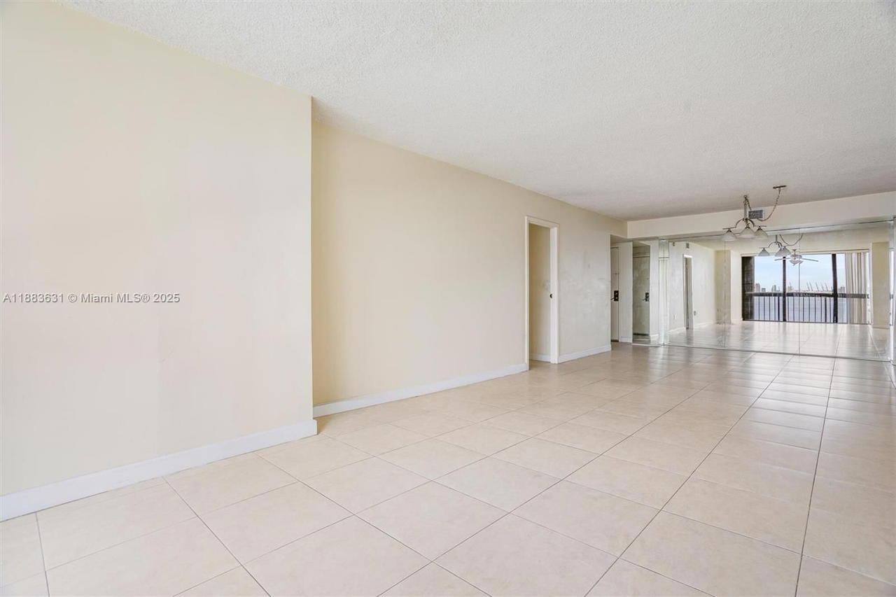 Real estate property located at 2333 Brickell Ave #1207, Miami-dade, Brickell Bay Club Condo, Miami, FL