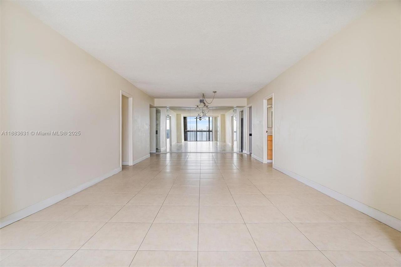 Real estate property located at 2333 Brickell Ave #1207, Miami-dade, Brickell Bay Club Condo, Miami, FL