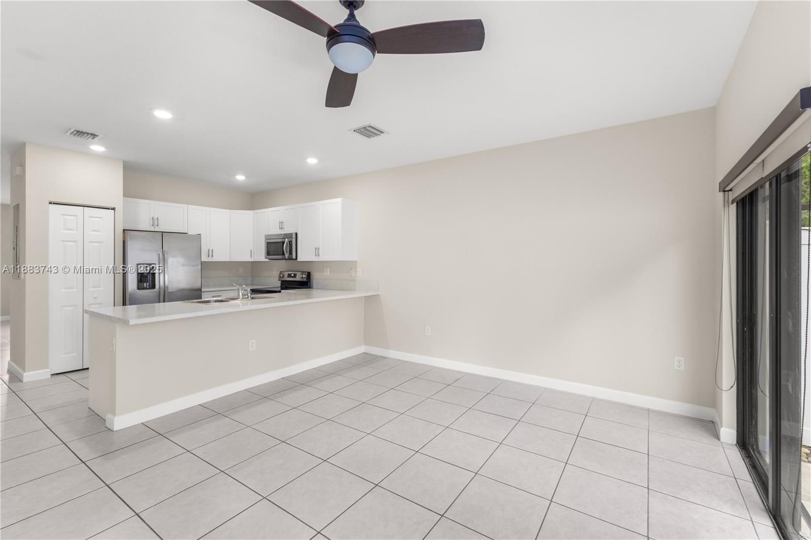 Real estate property located at 10625 32nd Ln, Miami-dade, Aquabella Section Two, Hialeah, FL