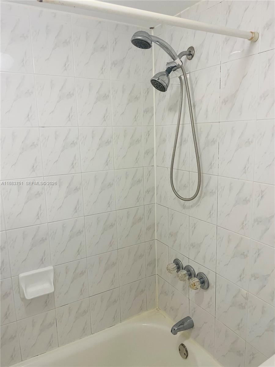 Real estate property located at 1810 56th St #3315, Miami-dade, Palm-east Gardens Condo, Hialeah, FL