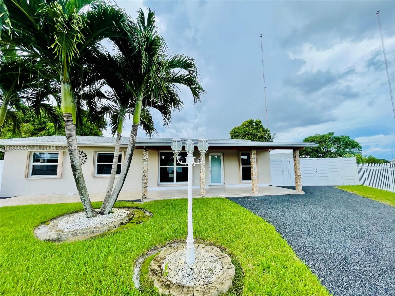 Real estate property located at 20400 40th Ct, Miami-dade, 3rd Addn To Starlight, Miami Gardens, FL