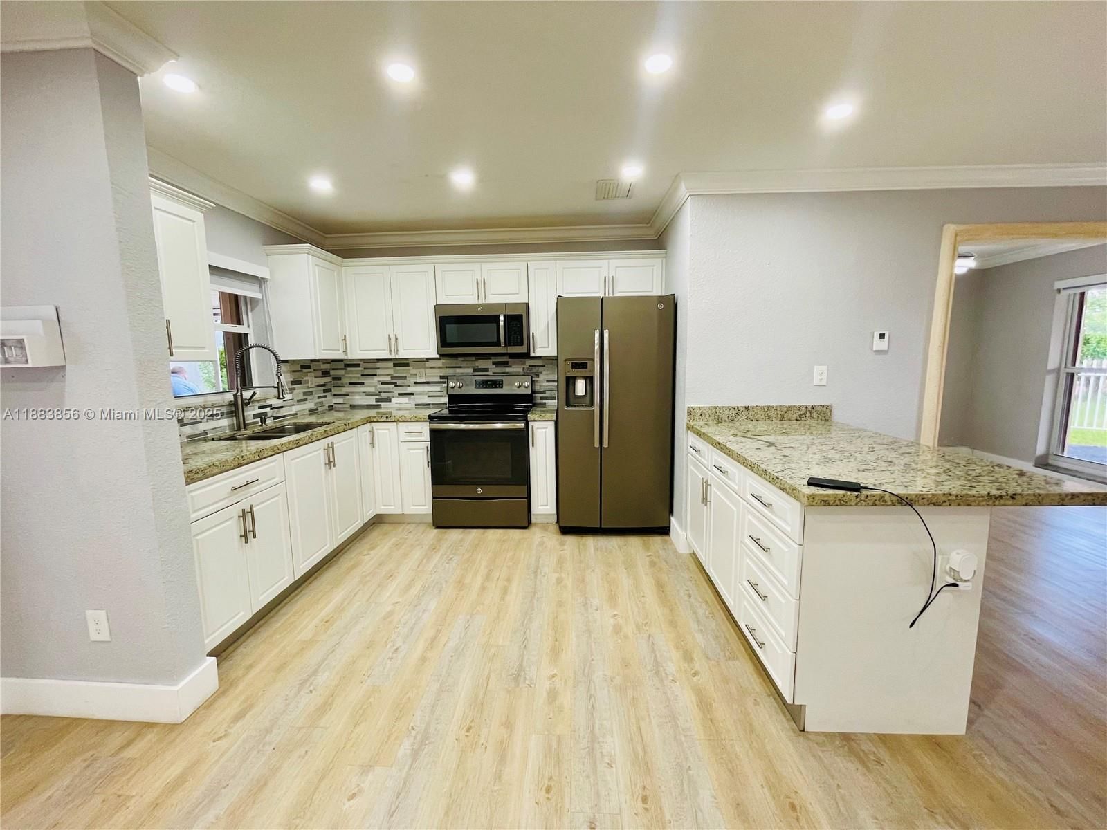 Real estate property located at 20400 40th Ct, Miami-dade, 3rd Addn To Starlight, Miami Gardens, FL
