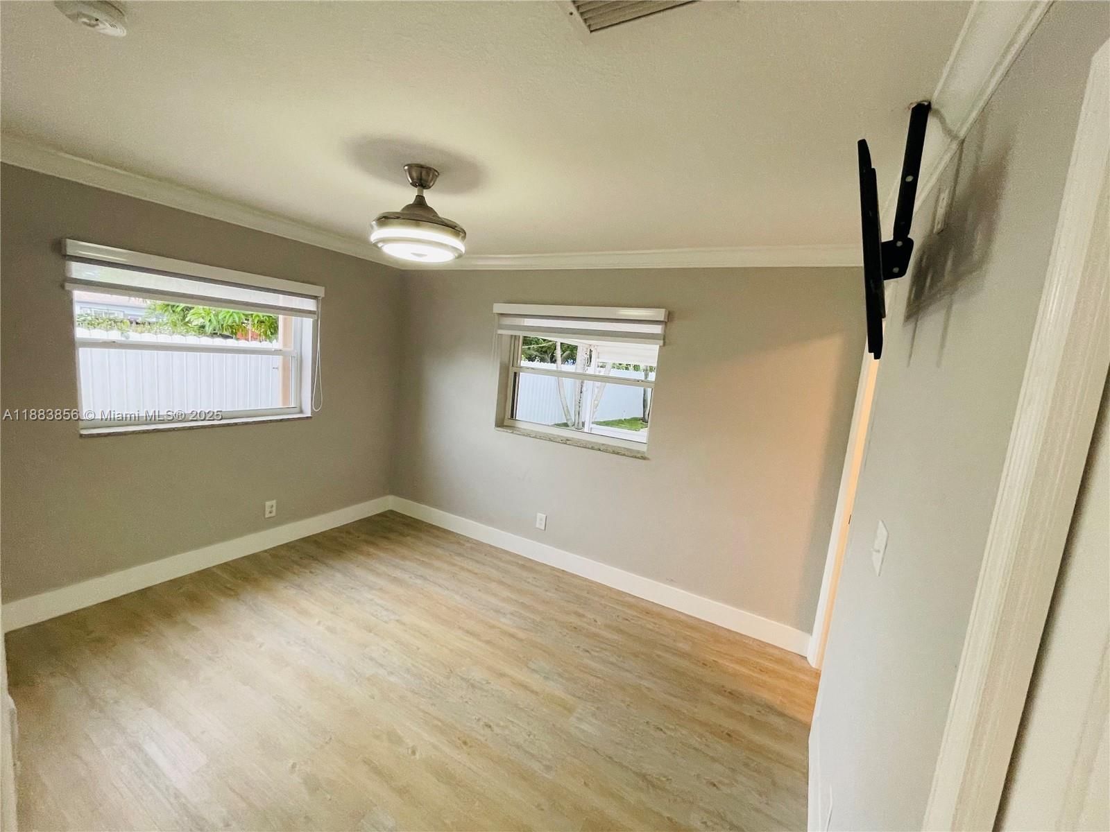 Real estate property located at 20400 40th Ct, Miami-dade, 3rd Addn To Starlight, Miami Gardens, FL