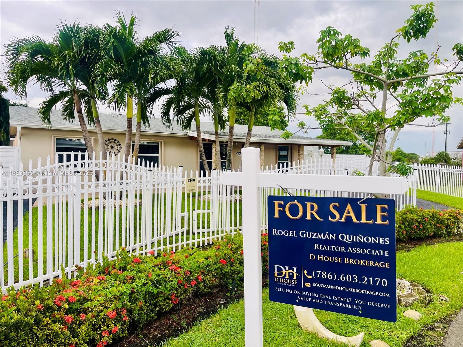 Real estate property located at 20400 40th Ct, Miami-dade, 3rd Addn To Starlight, Miami Gardens, FL