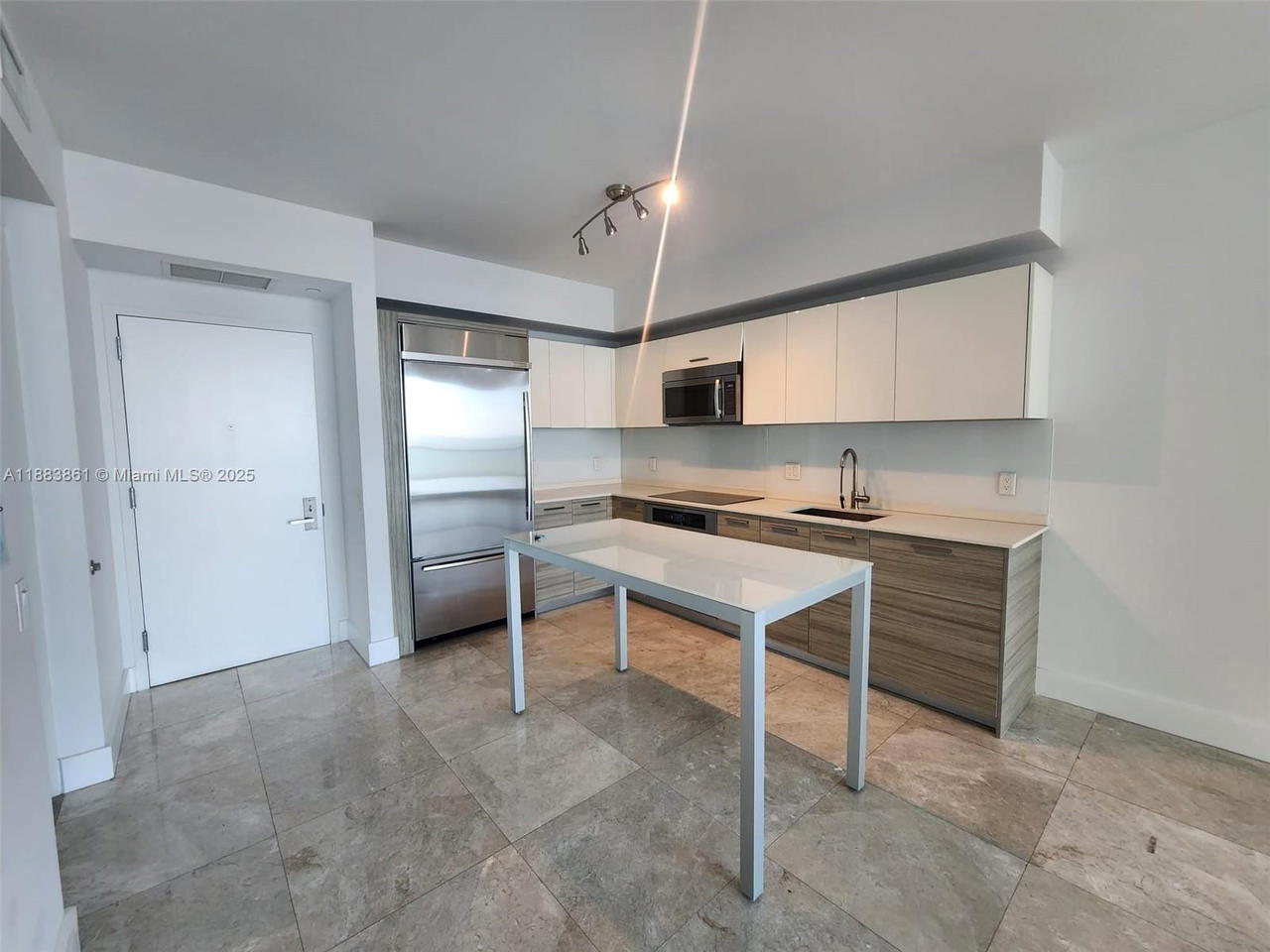 Real estate property located at 1300 Brickell Bay Dr #2007, Miami-dade, Brickellhouse Condo, Miami, FL