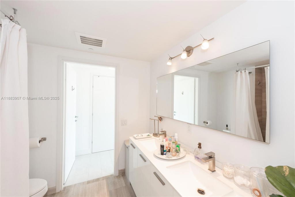 Real estate property located at 1300 Brickell Bay Dr #708, Miami-dade, Brickellhouse Condo, Miami, FL