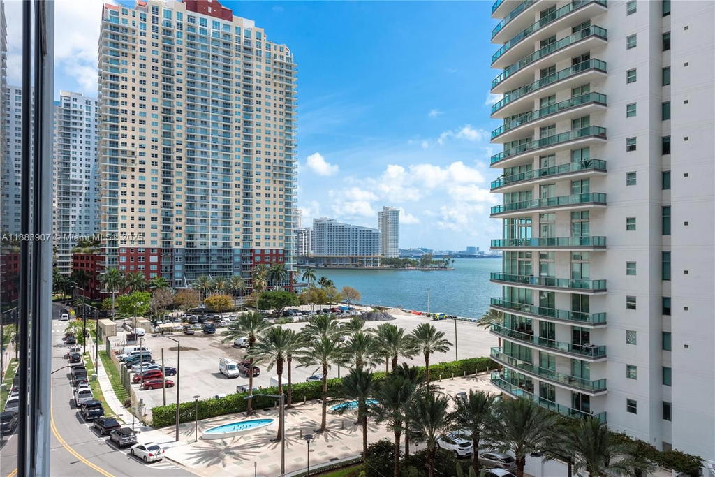 Real estate property located at 1300 Brickell Bay Dr #708, Miami-dade, Brickellhouse Condo, Miami, FL