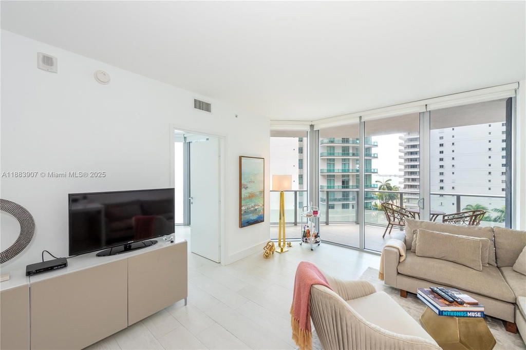 Real estate property located at 1300 Brickell Bay Dr #708, Miami-dade, Brickellhouse Condo, Miami, FL