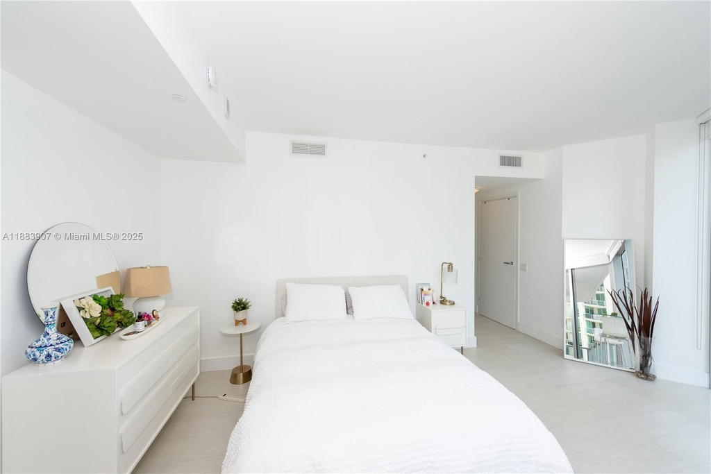 Real estate property located at 1300 Brickell Bay Dr #708, Miami-dade, Brickellhouse Condo, Miami, FL