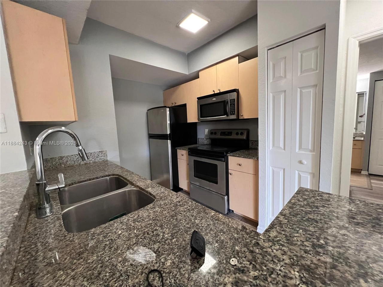 Real estate property located at 2400 Centergate Dr #102, Broward, Aventine At Miramar Condo, Miramar, FL