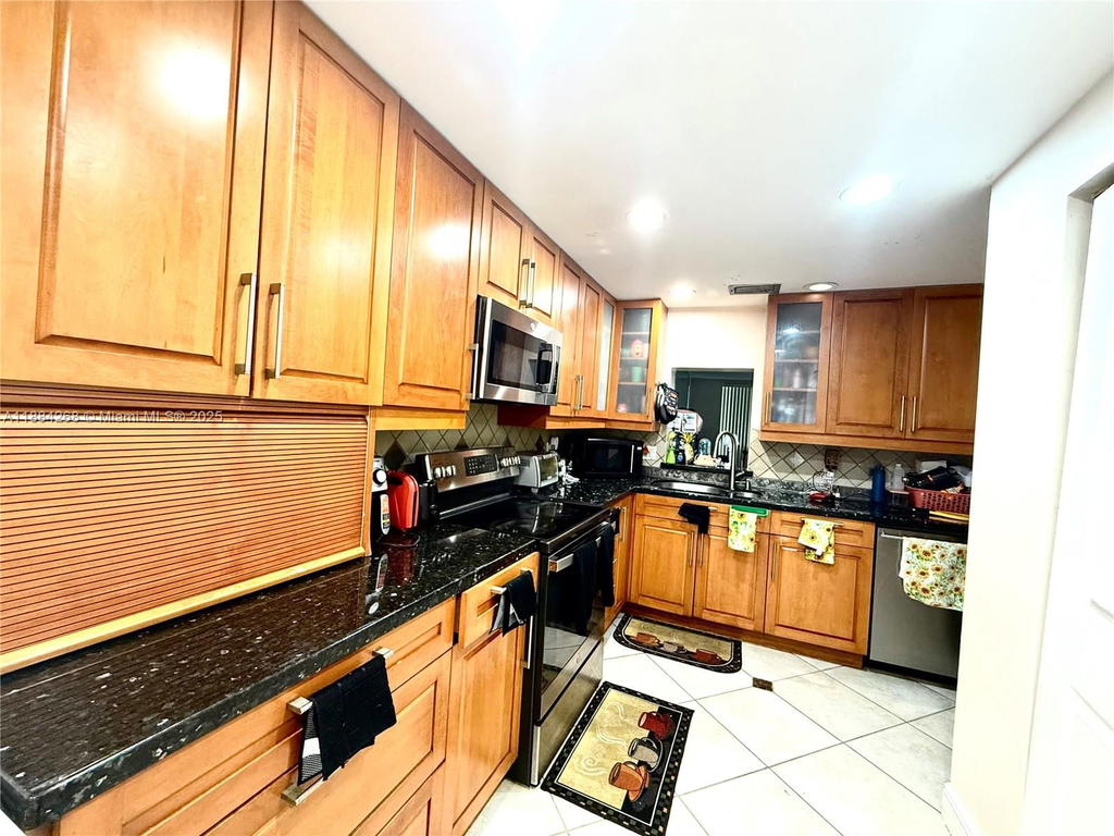 Real estate property located at 3660 166th St #101 +40 Deeded Dock, Miami-dade, Eastern Shores White Hous, North Miami Beach, FL