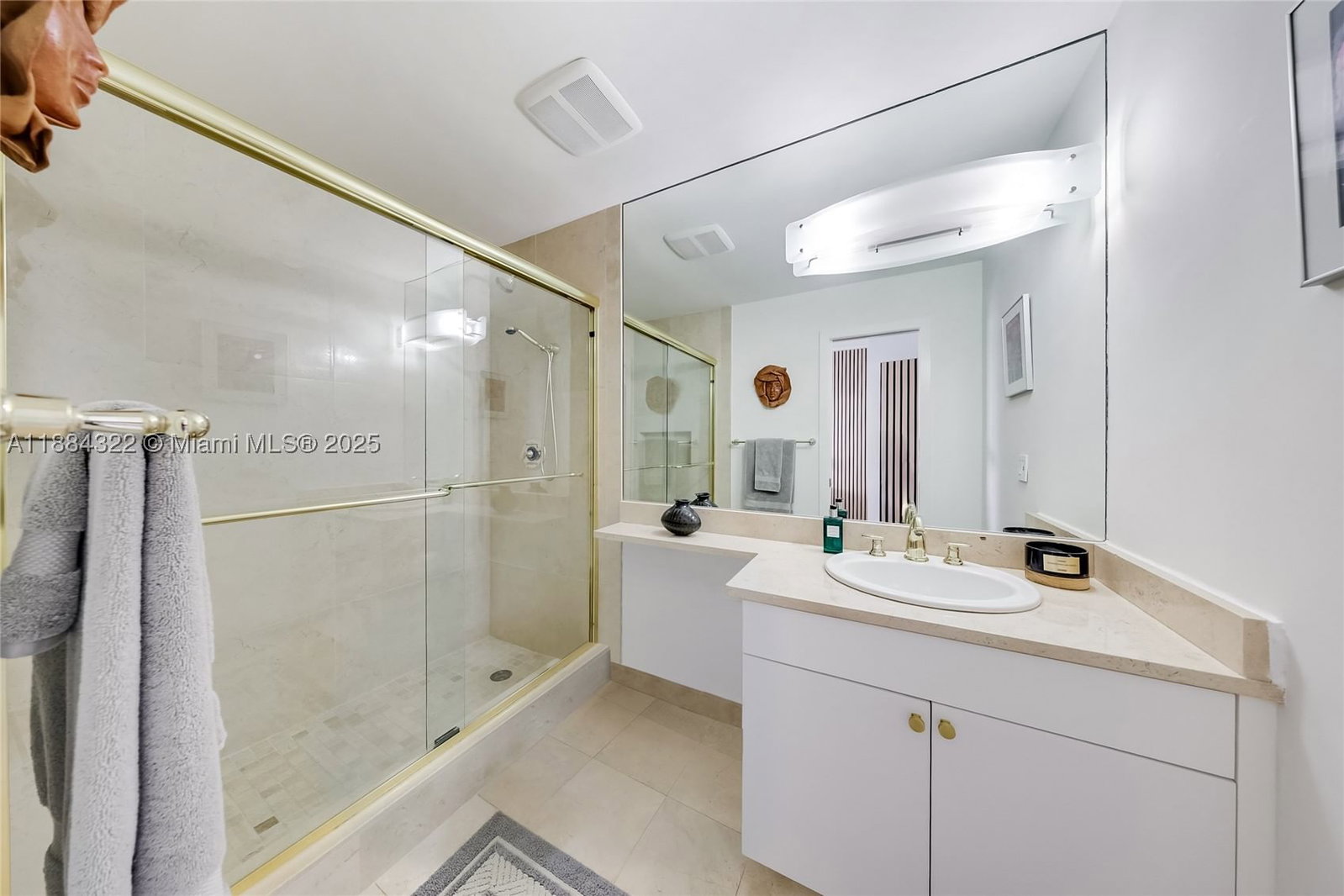 Real estate property located at 1000 Venetian Way #1902, Miami-dade, One Thousand Venetian Way, Miami, FL