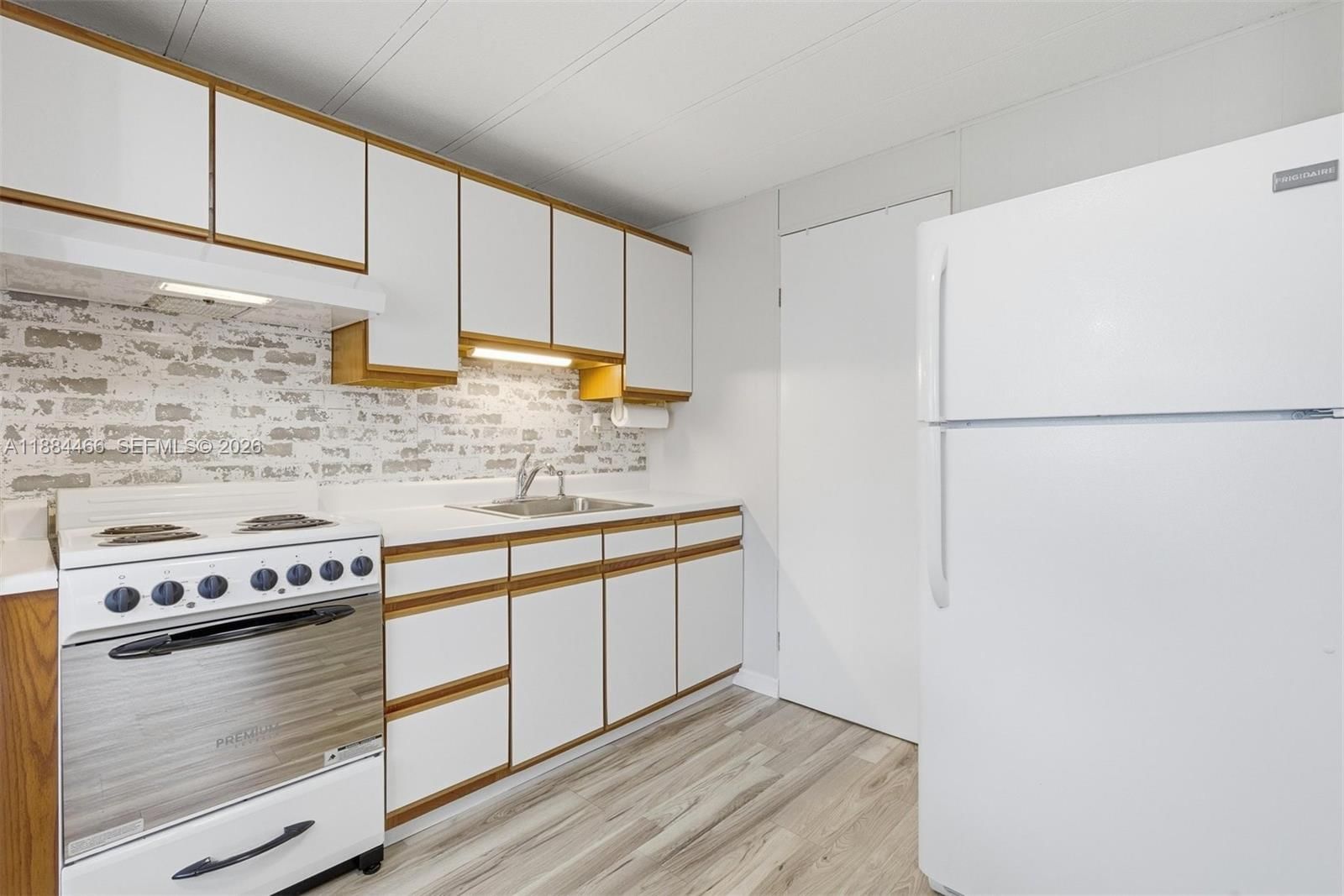 Real estate property located at 5720 Lakeshore Dr, Broward, Estates Of Ft. Lauderdale, Dania Beach, FL