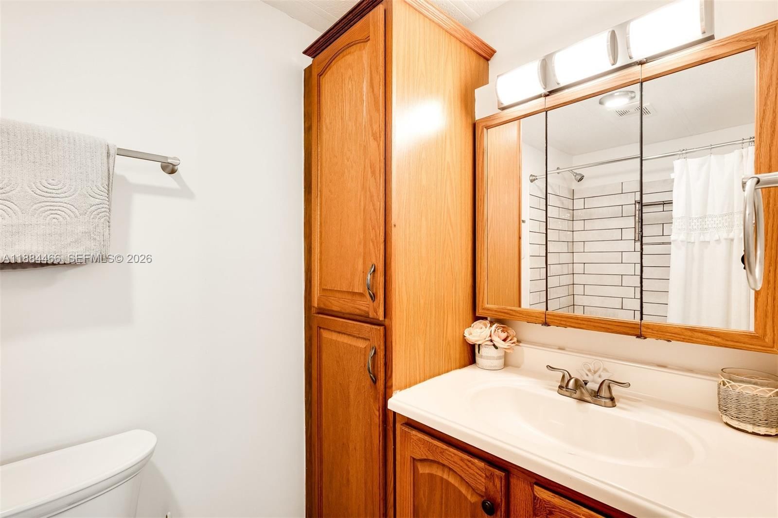 Real estate property located at 5720 Lakeshore Dr, Broward, Estates Of Ft. Lauderdale, Dania Beach, FL
