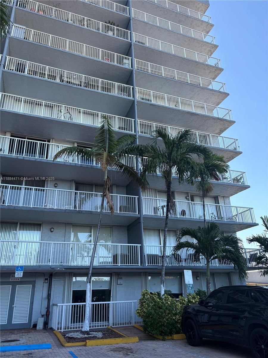Real estate property located at 1800 24th Ave #208, Miami-dade, Isla Del Mar Condo, Miami, FL