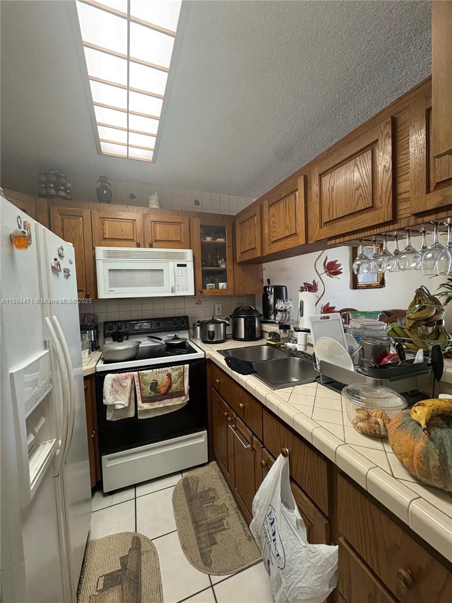 Real estate property located at 1800 24th Ave #208, Miami-dade, Isla Del Mar Condo, Miami, FL