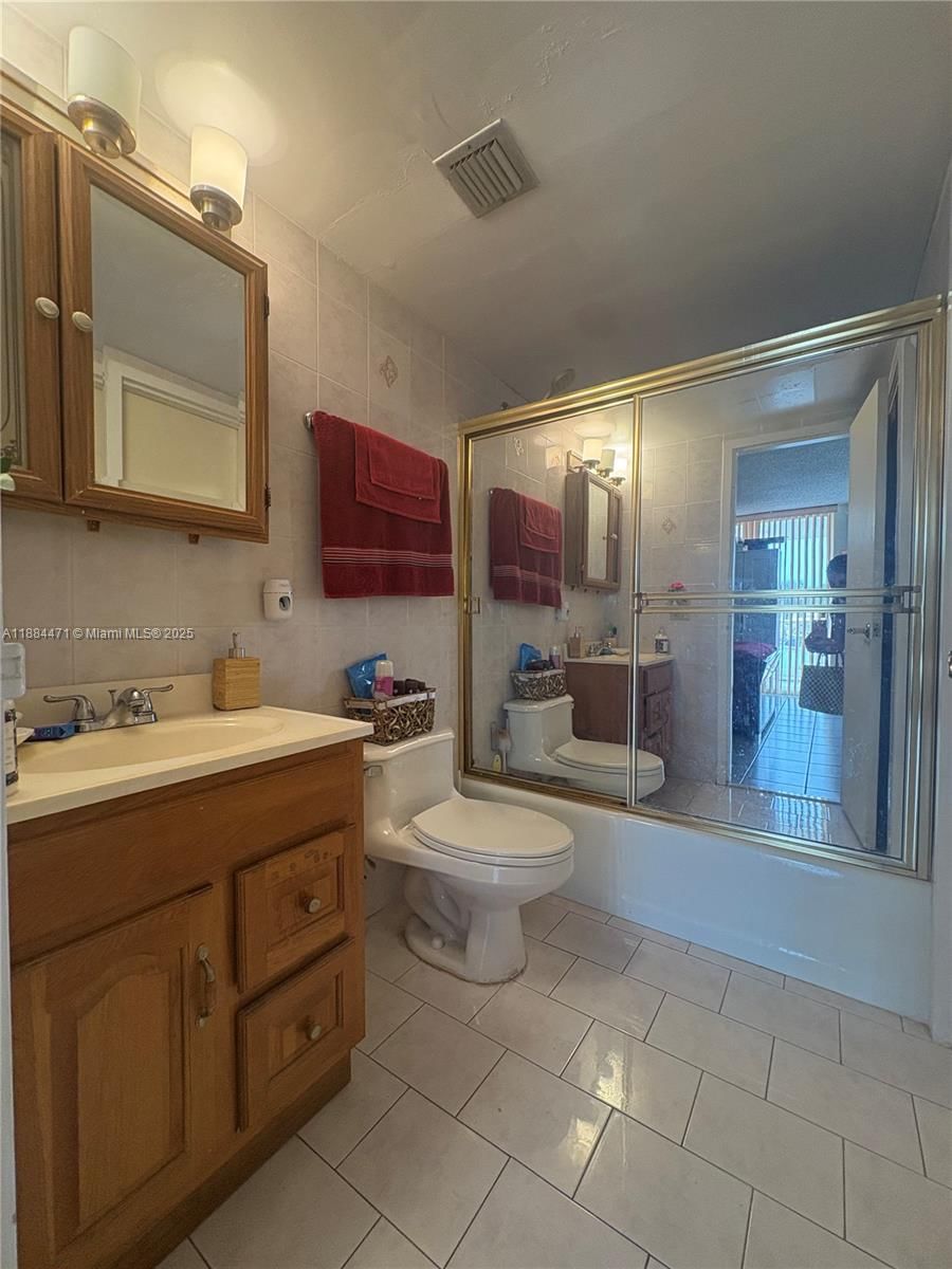 Real estate property located at 1800 24th Ave #208, Miami-dade, Isla Del Mar Condo, Miami, FL