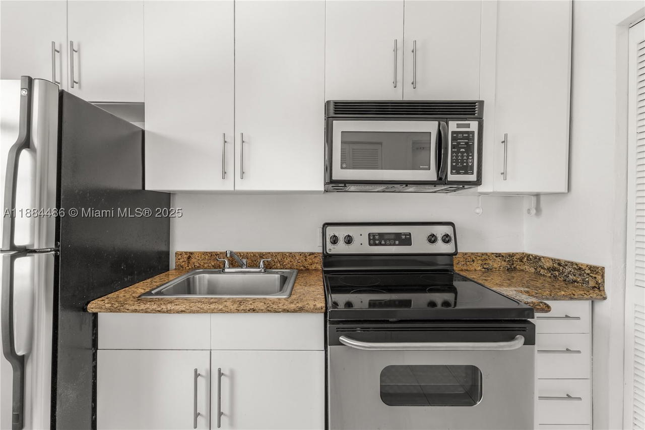 Real estate property located at 1241 14th St #9, Miami-dade, Ken Mae Garden Condo, Miami Beach, FL
