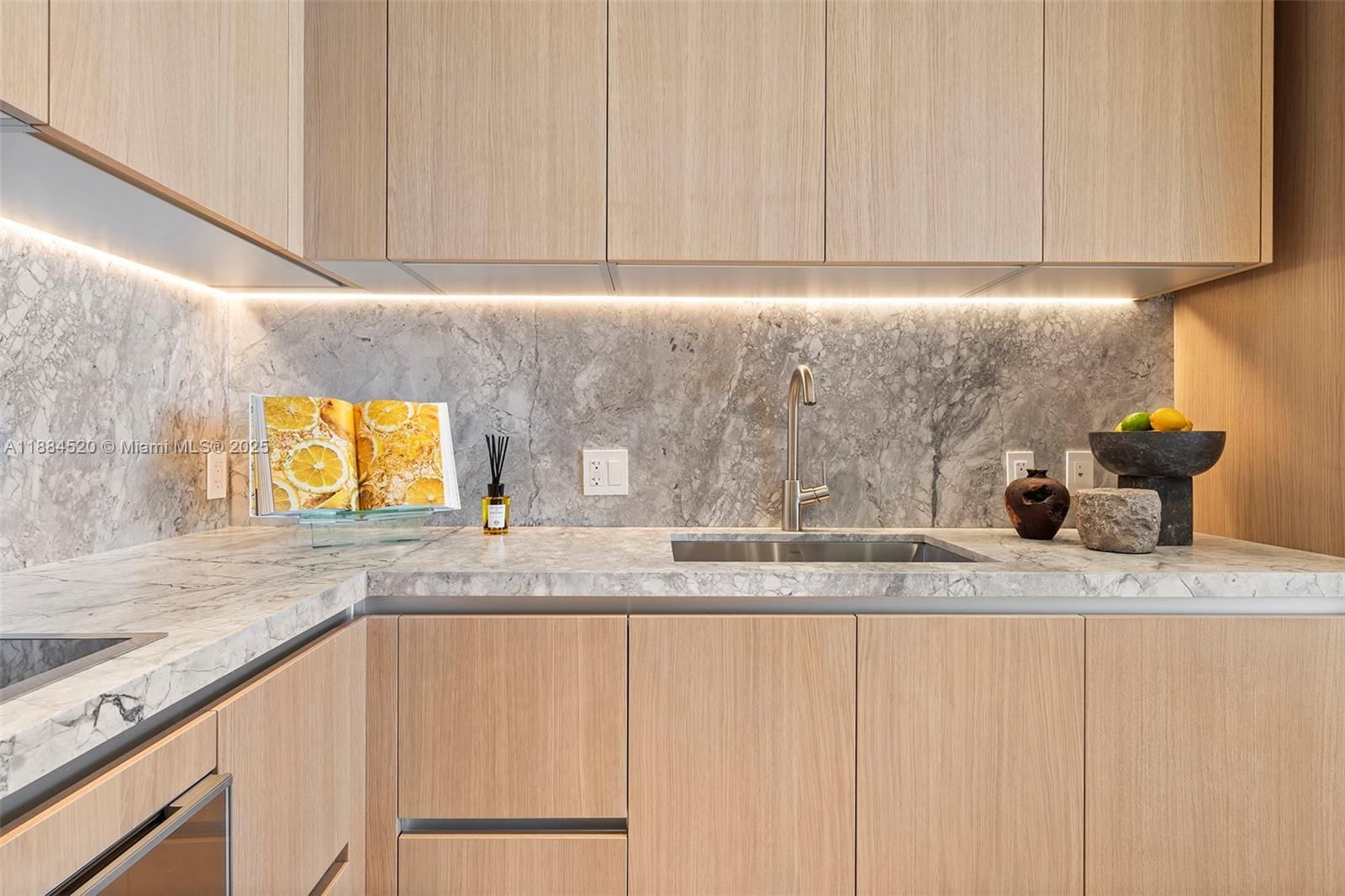 Real estate property located at 500 Alton Rd #1006, Miami-dade, Five Park, Miami Beach, FL