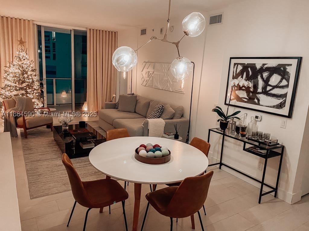 Real estate property located at 1300 Brickell Bay Dr #806, Miami-dade, Brickellhouse Condo, Miami, FL