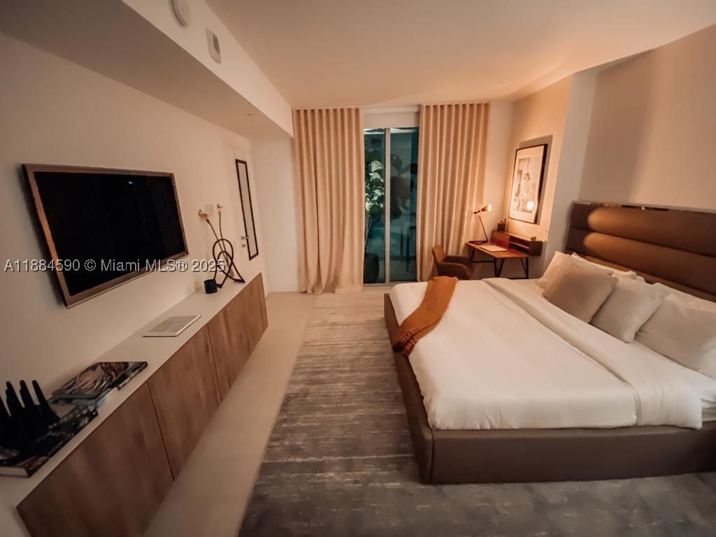 Real estate property located at 1300 Brickell Bay Dr #806, Miami-dade, Brickellhouse Condo, Miami, FL