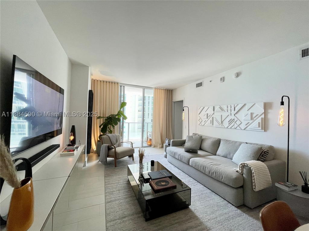 Real estate property located at 1300 Brickell Bay Dr #806, Miami-dade, Brickellhouse Condo, Miami, FL