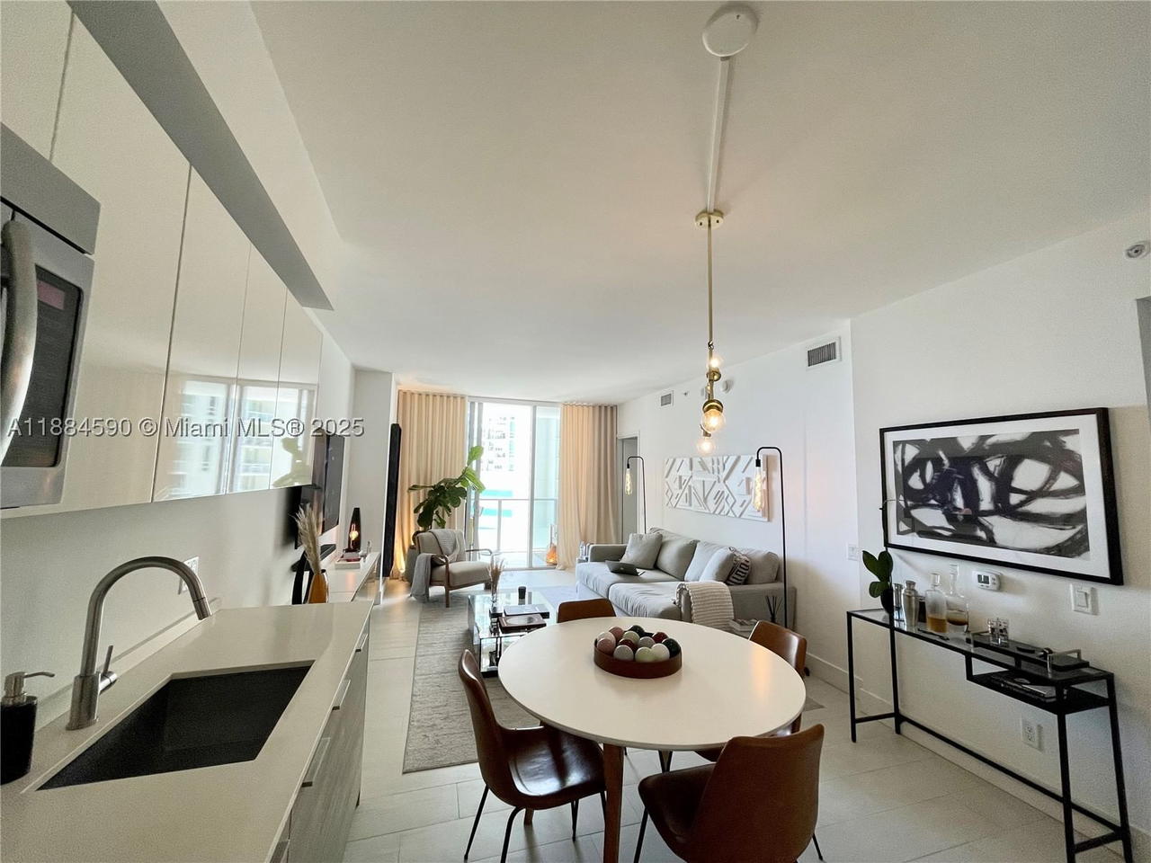 Real estate property located at 1300 Brickell Bay Dr #806, Miami-dade, Brickellhouse Condo, Miami, FL
