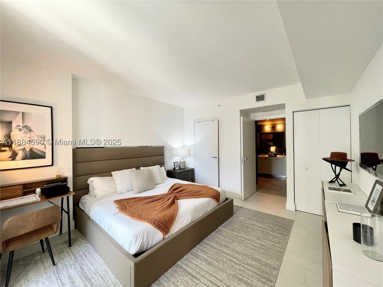 Real estate property located at 1300 Brickell Bay Dr #806, Miami-dade, Brickellhouse Condo, Miami, FL