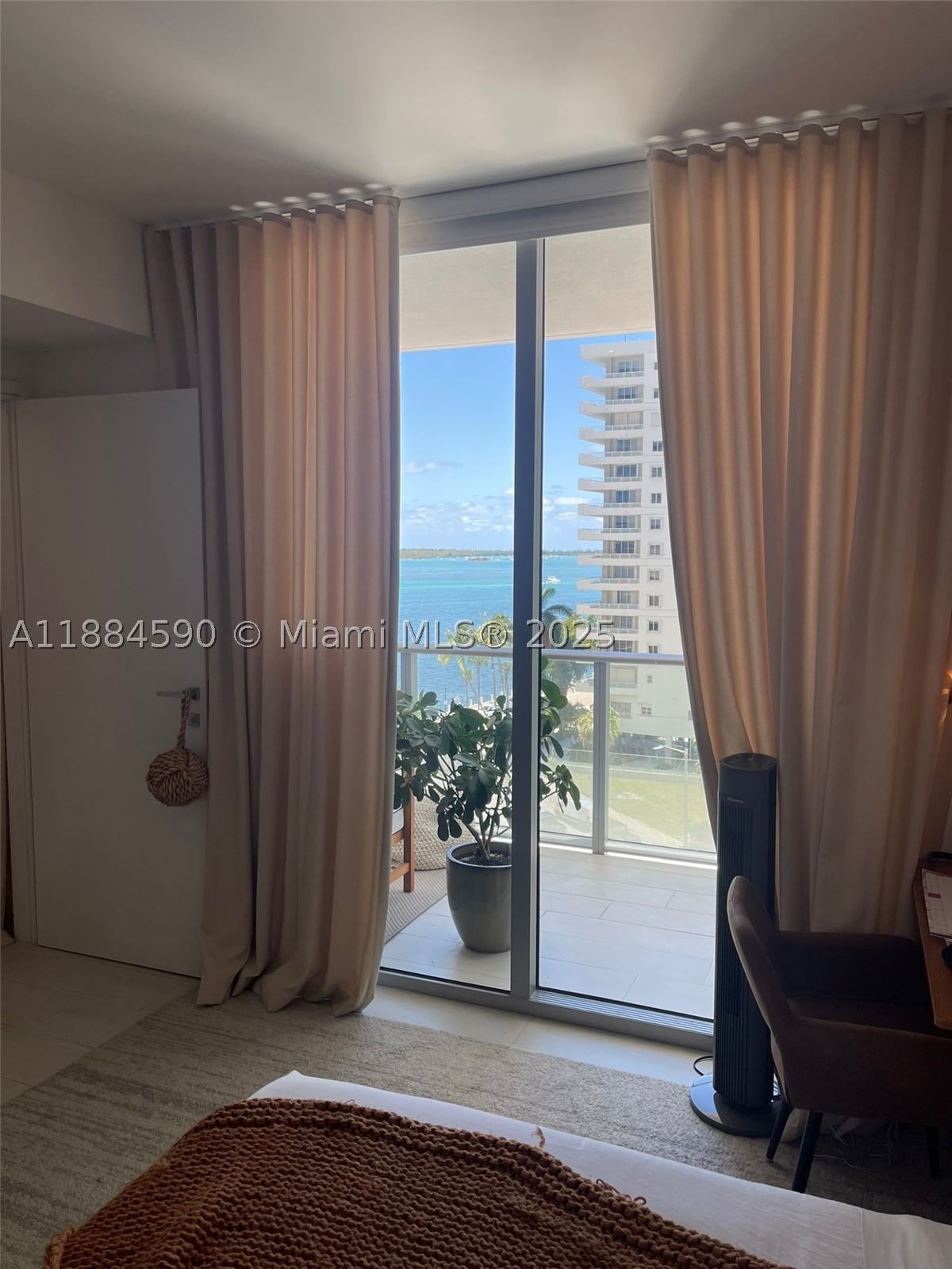 Real estate property located at 1300 Brickell Bay Dr #806, Miami-dade, Brickellhouse Condo, Miami, FL