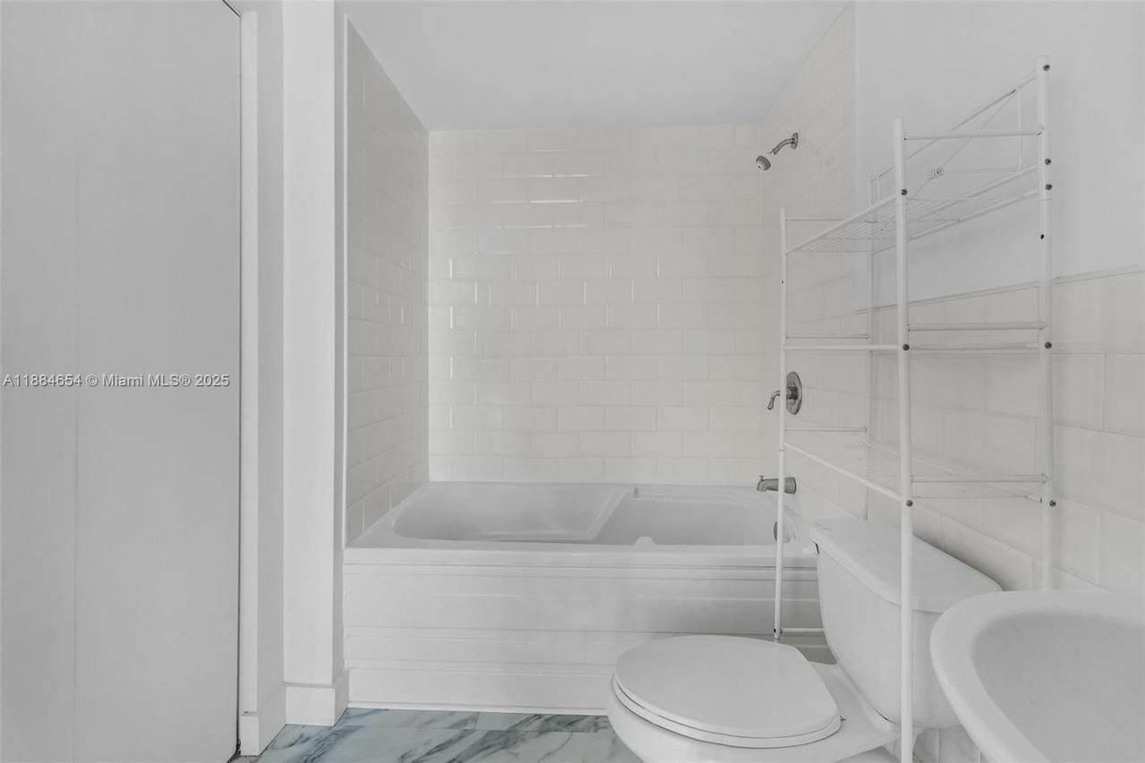 Real estate property located at 690 SW 1 CT PHII 19, Miami-dade, Neo Vertika Condo, Miami, FL