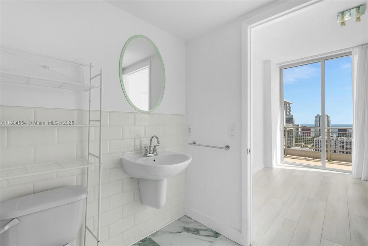 Real estate property located at 690 SW 1 CT PHII 19, Miami-dade, Neo Vertika Condo, Miami, FL