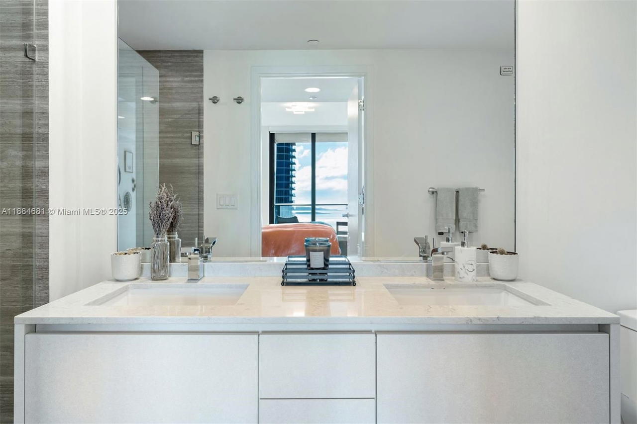 Real estate property located at 1010 Brickell Ave #3004, Miami-dade, 1010 Brickell Condo, Miami, FL
