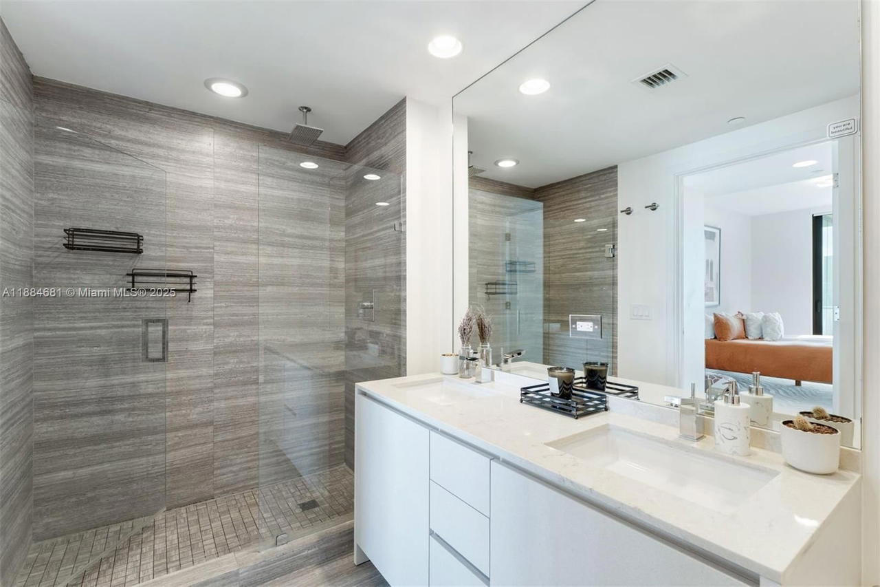 Real estate property located at 1010 Brickell Ave #3004, Miami-dade, 1010 Brickell Condo, Miami, FL