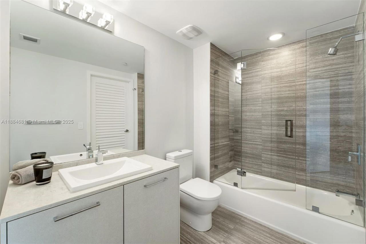 Real estate property located at 1010 Brickell Ave #3004, Miami-dade, 1010 Brickell Condo, Miami, FL