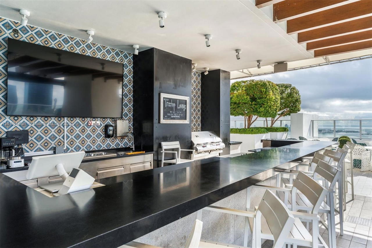 Real estate property located at 1010 Brickell Ave #3004, Miami-dade, 1010 Brickell Condo, Miami, FL