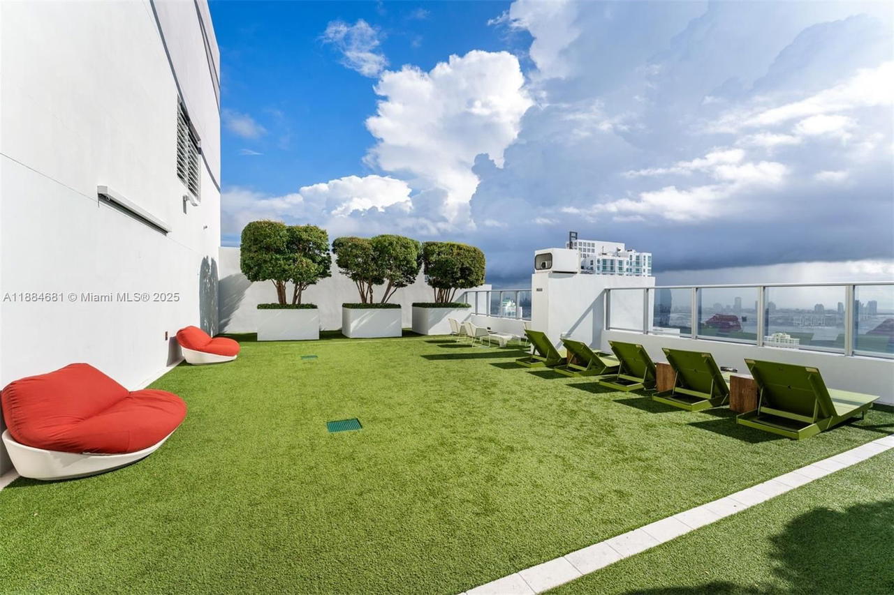 Real estate property located at 1010 Brickell Ave #3004, Miami-dade, 1010 Brickell Condo, Miami, FL