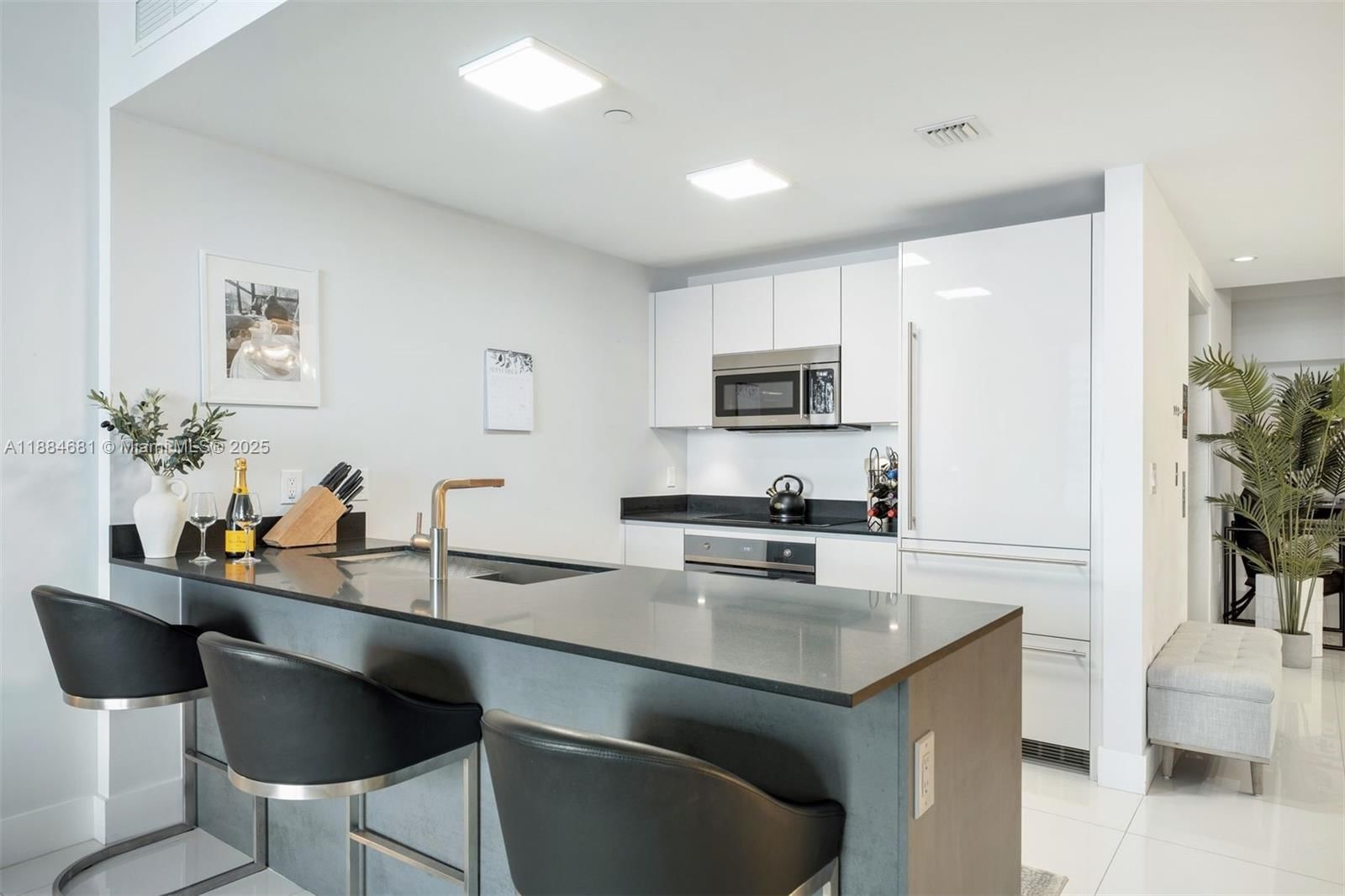 Real estate property located at 1010 Brickell Ave #3004, Miami-dade, 1010 Brickell Condo, Miami, FL
