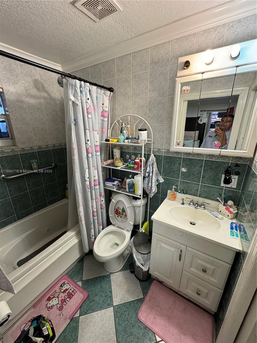 Real estate property located at 825 9th Ln, Miami-dade, Sun-tan Vill Sec 5, Hialeah, FL