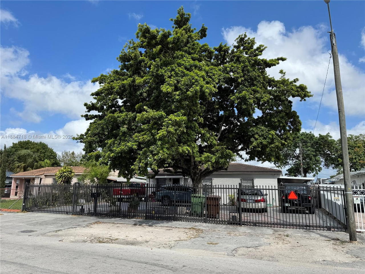 Real estate property located at 825 9th Ln, Miami-dade, Sun-tan Vill Sec 5, Hialeah, FL