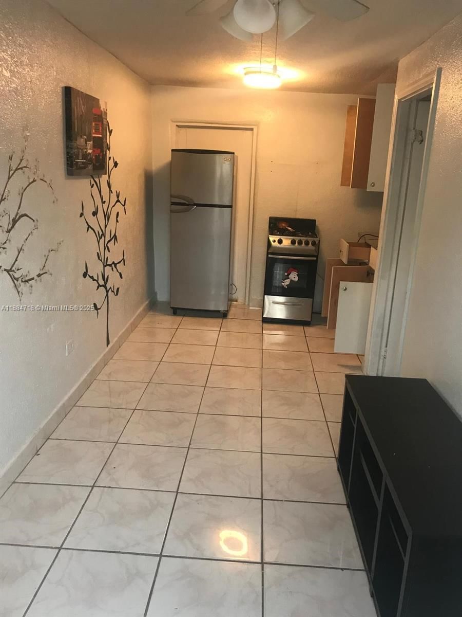 Real estate property located at 825 9th Ln, Miami-dade, Sun-tan Vill Sec 5, Hialeah, FL