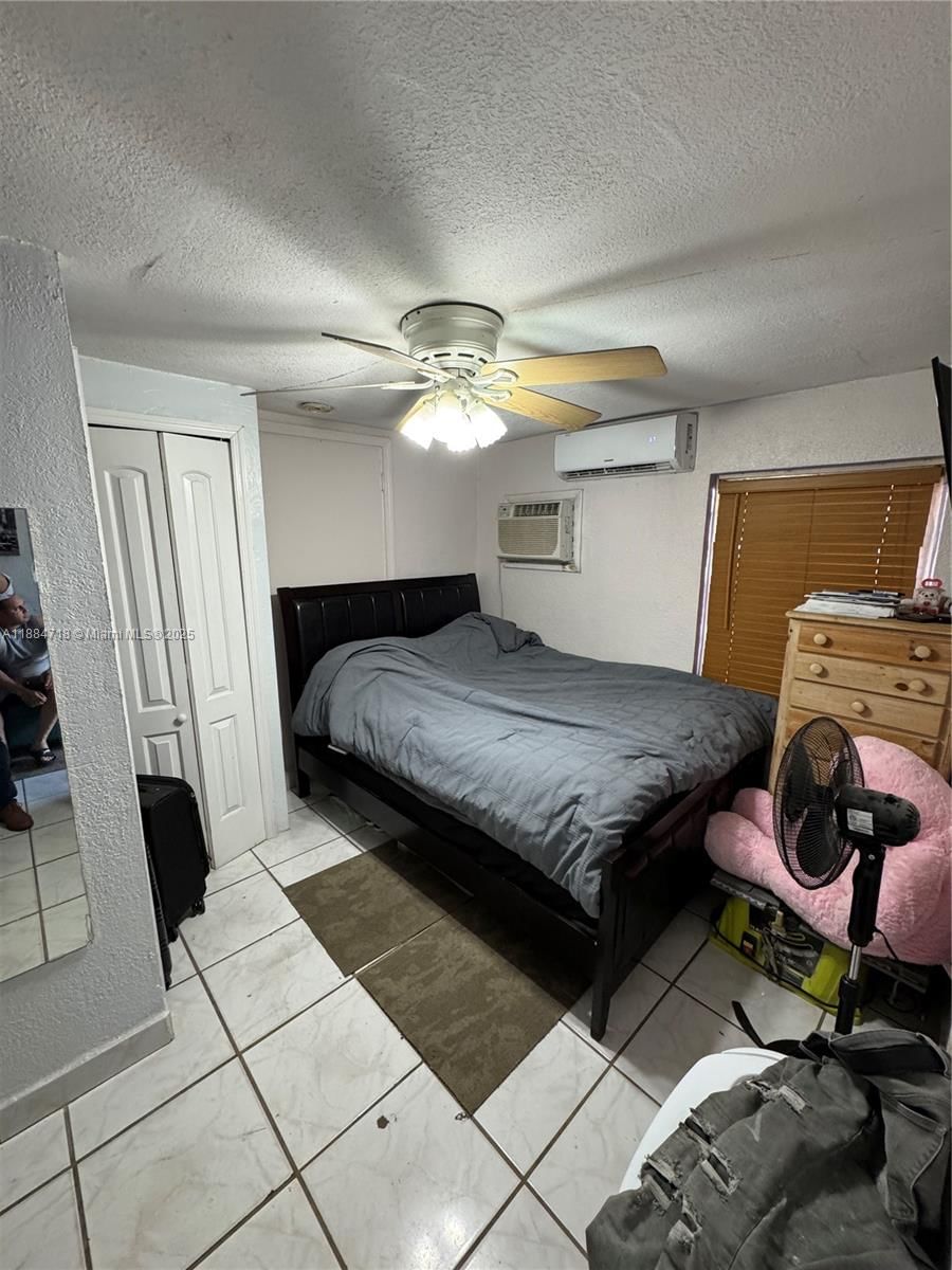 Real estate property located at 825 9th Ln, Miami-dade, Sun-tan Vill Sec 5, Hialeah, FL