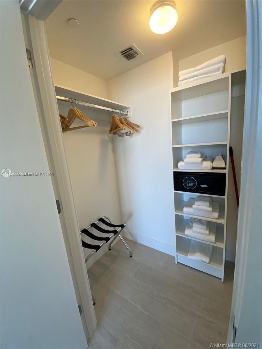 Real estate property located at 4010 Ocean Dr R401, Broward, 4010 South Ocean Condo, Hollywood, FL
