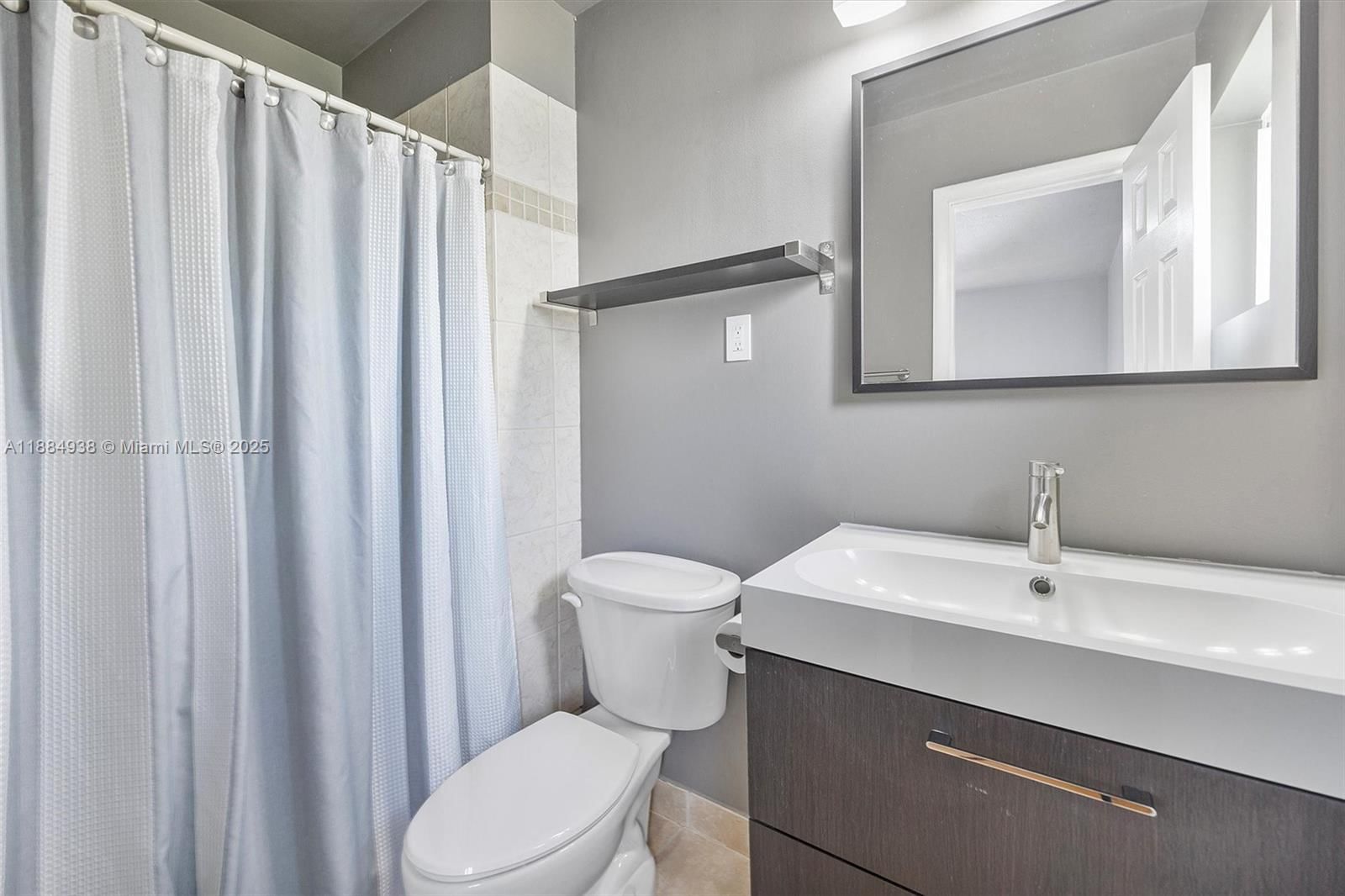Real estate property located at 10521 49th St, Miami-dade, Heftler Homes Sec 3, Miami, FL