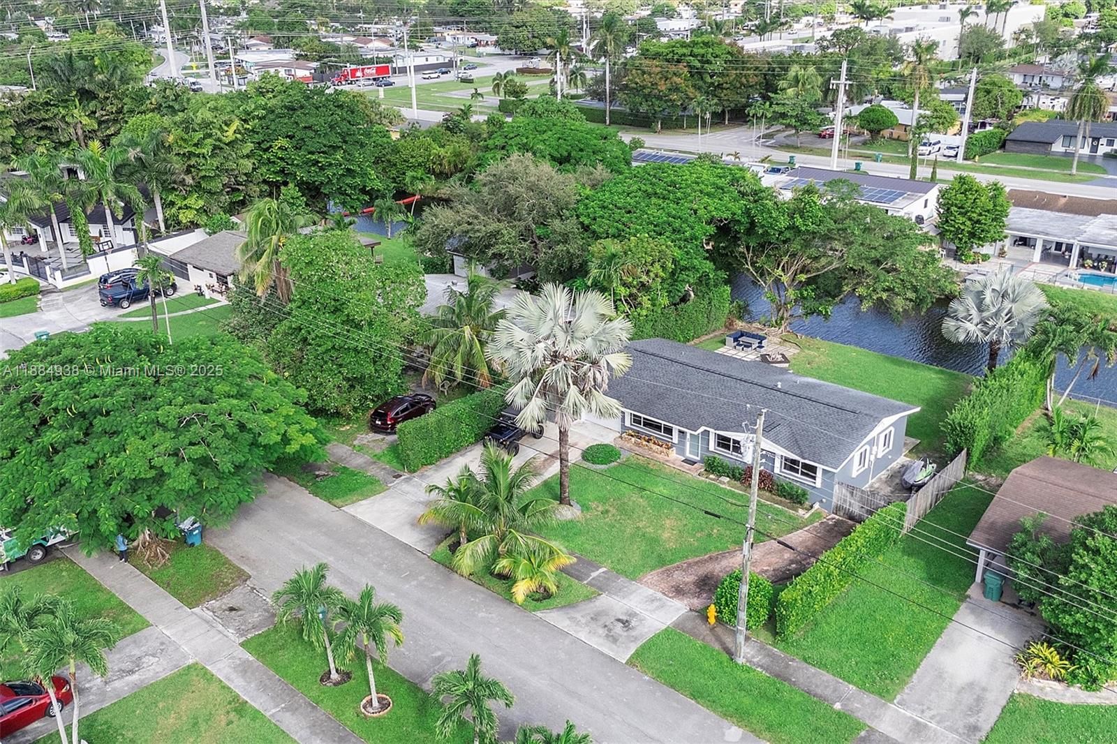 Real estate property located at 10521 49th St, Miami-dade, Heftler Homes Sec 3, Miami, FL